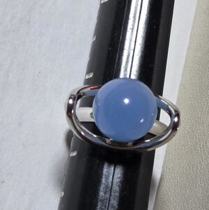 vintage Sarah Coventry silvertone ring featuring a round, light blue ball